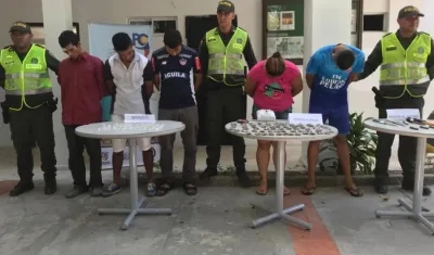 Los cinco capturados.