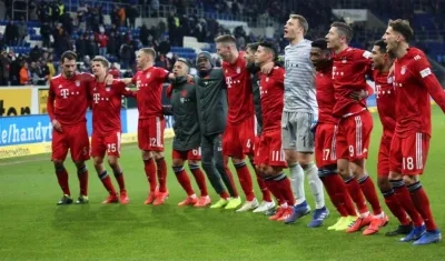 Jugadores del Bayern celebran tras el triunfo. 