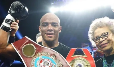 Óscar Rivas, boxeador colombiano de los pesos pesados. 