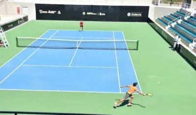 Acción de un partido en el Parque de Raquetas María Fernanda Herazo. 