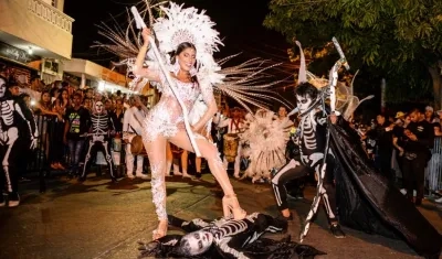 La Reina del Carnaval de Soledad, Paula Luna, en el desfile del Ceremonial de la Muerte.