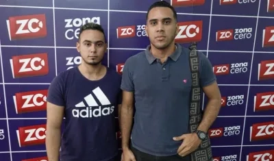 Los estudiantes Jean Carlos Comas y Jean Carlos Hernández.