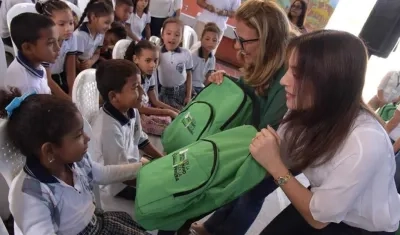 La Secretaria de Educación y la Primera Dama del Distrito en el inicio del año académico en Barranquilla.