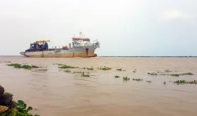 La improvisación también se refleja en recurrentes dragados de emergencia.