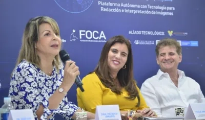 Patricia Amarís, oftalmóloga de Cofca; Paola Amar, vicerrectora de Unisimón y CEO de MacondoLab; y Luis Escaf, director científico de Cofca.