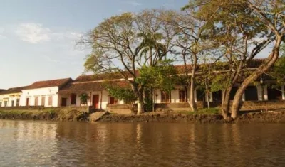 La zona ribereña registra un alto deterioro ambiental.
