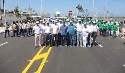 El Alcalde Alejandro Char con el equipo de trabajo.