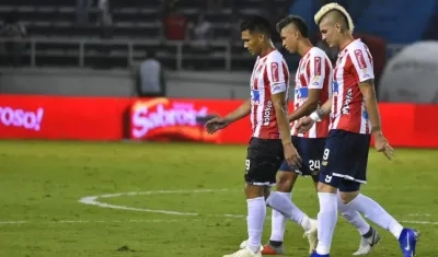 La tristeza de Teófilo, Víctor Cantillo y Michael Rangel al término de partido.