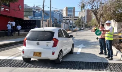 Los secretarios de Infraestructura y Tránsito en la apertura de la vía.