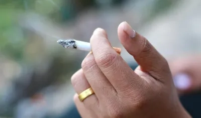 El cigarrillo contiene cerca de 200 sustancias químicas altamente tóxicas, las cuales al ser inhaladas debilitan el sistema inmunológico.