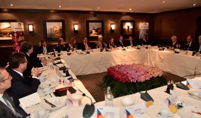 Presidente Iván Duque reunido con líderes empresariales en Davos.
