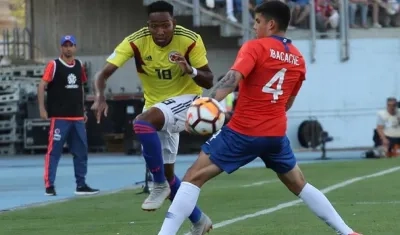 El colombiano Hayen Palacios superando la marca de Alex Ibacache.