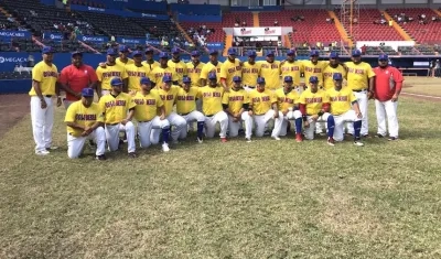 El equipo de Caimanes que participa en la Serie Latinoamericana.
