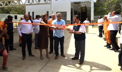 El Presidente Iván Duque durante la entrega de los equipos.