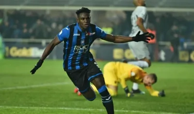 Duván Zapata tras marcar el 3-3. 