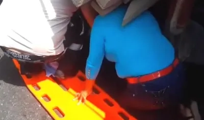 Los lesionados por el accidente de tránsito fueron atendidos por paramédicos.