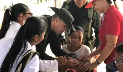Jornada de vacunación liderada por la Policía Antinarcóticos.