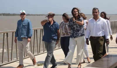 El Alcalde Alejandro Char y la Ministra de Transporte Ángela María Orozco, en el Gran Malecón.