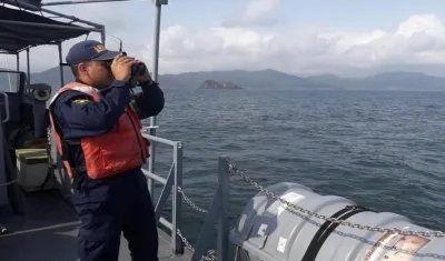 La Armada recibió la alerta del naufragio y de inmediato comenzó la búsqueda de la embarcación.