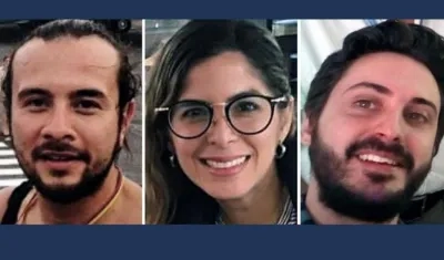 Fotografía de archivo de los tres periodistas de la Agencia EFE: los colombianos Leonardo Muñoz y Mauren Barriga y el español Gonzalo Domínguez.