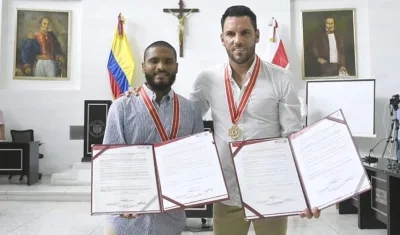 El patinador barranquillero Alex Cujavante y el futbolista uruguayo Sebastián Viera.