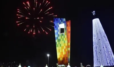 Así lució el árbol de Navidad el año pasado, junto a la Ventana del Mundo.