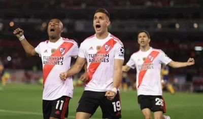Rafael Santos Borré celebra el gol que le marcó a Boca Juniors. 
