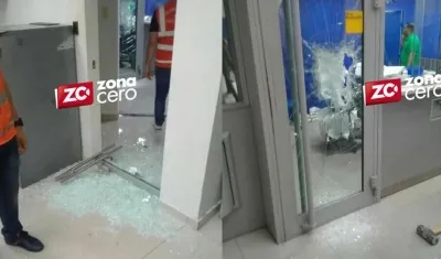 Así quedaron los vidrios del banco.