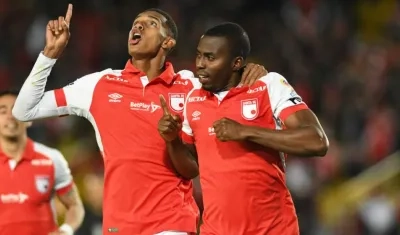 Maicol Balanta celebra un gol con Santa Fe. 