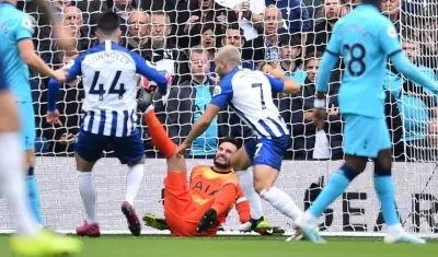 Hugo Lloris se fracturó el brazo en una caída. 