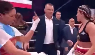 Soledad Matthysse le enseña el dedo medio a Ewa Brodnicka.