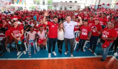 La candidata a la Gobernación, Elsa Noguera, con el aspirante a la Alcaldía de Soledad, William Torres.