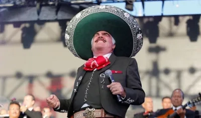 Vicente Fernández, en plena actuación.