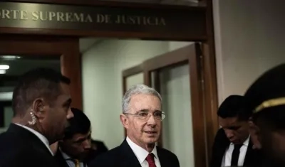Álvaro Uribe Vélez llegando a la Corte.