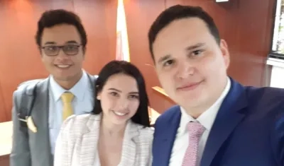 Aida Victoria Merlano Manzaneda y su abogado