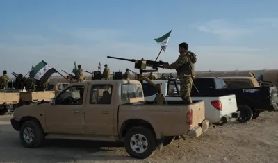 Turquía empieza a bombardear la ciudad siria de Ras al Ain.