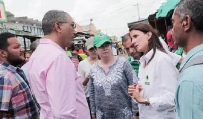 La Directora General del Instituto Colombiano de Bienestar Familiar (Icbf), Juliana Pungiluppi, en Riohacha.