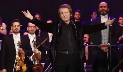 El cantante Raphael.