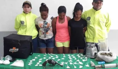 Integrantes de la banda  'Los Hippies', capturadas.