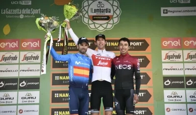 Bouke Mollema comparte podio con Alejandro Valverde y Egan Bernal. 