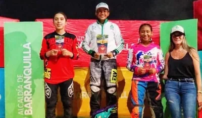 Sofía Arrieta (centro).