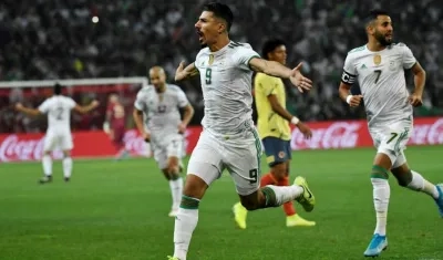 Baghdad Bounedjah celebra su gol ante Colombia. 