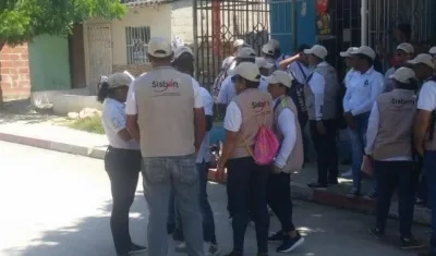 Grupo de encuestadores, víctimas de ladrones en el barrio El Bosque.