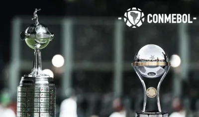 Trofeos de la Copa Libertadores y de la Copa Sudamericana. 