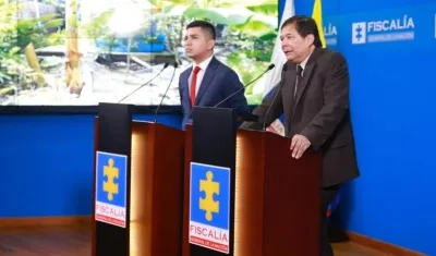 El fiscal General encargado Fabio Espitia Garzón y el ministro de Vivienda, Jonathan Malagón,