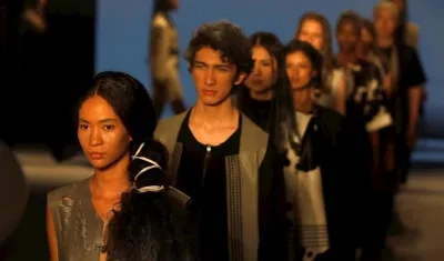 Modelos presentan creación de la diseñadora Andrea Landa.