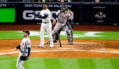 Momento del jonrón de Aaron Hicks.