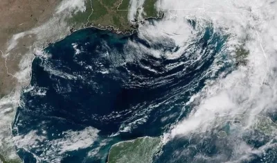 La tormenta tropical Néstor se convirtió este sábado en un ciclón postropical frente a la costa noroccidental de Florida.