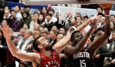 Clint Cappella enfrenta a Marc Gasol. 