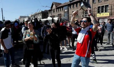 Protestas frente al congreso de Chile. 